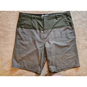 Micros Men's Hybrid, 4-Way Stretch Flat Front, Green Stripe Shorts, Size 38